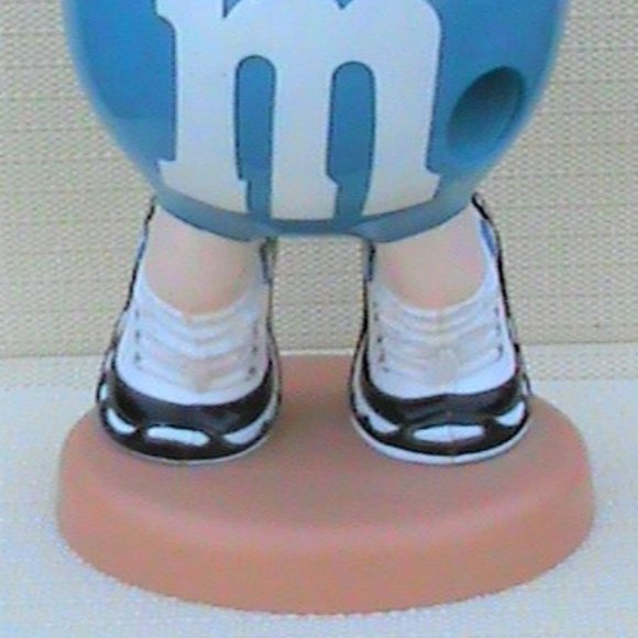 M & M Basketball figurine - Picture 2 of 7